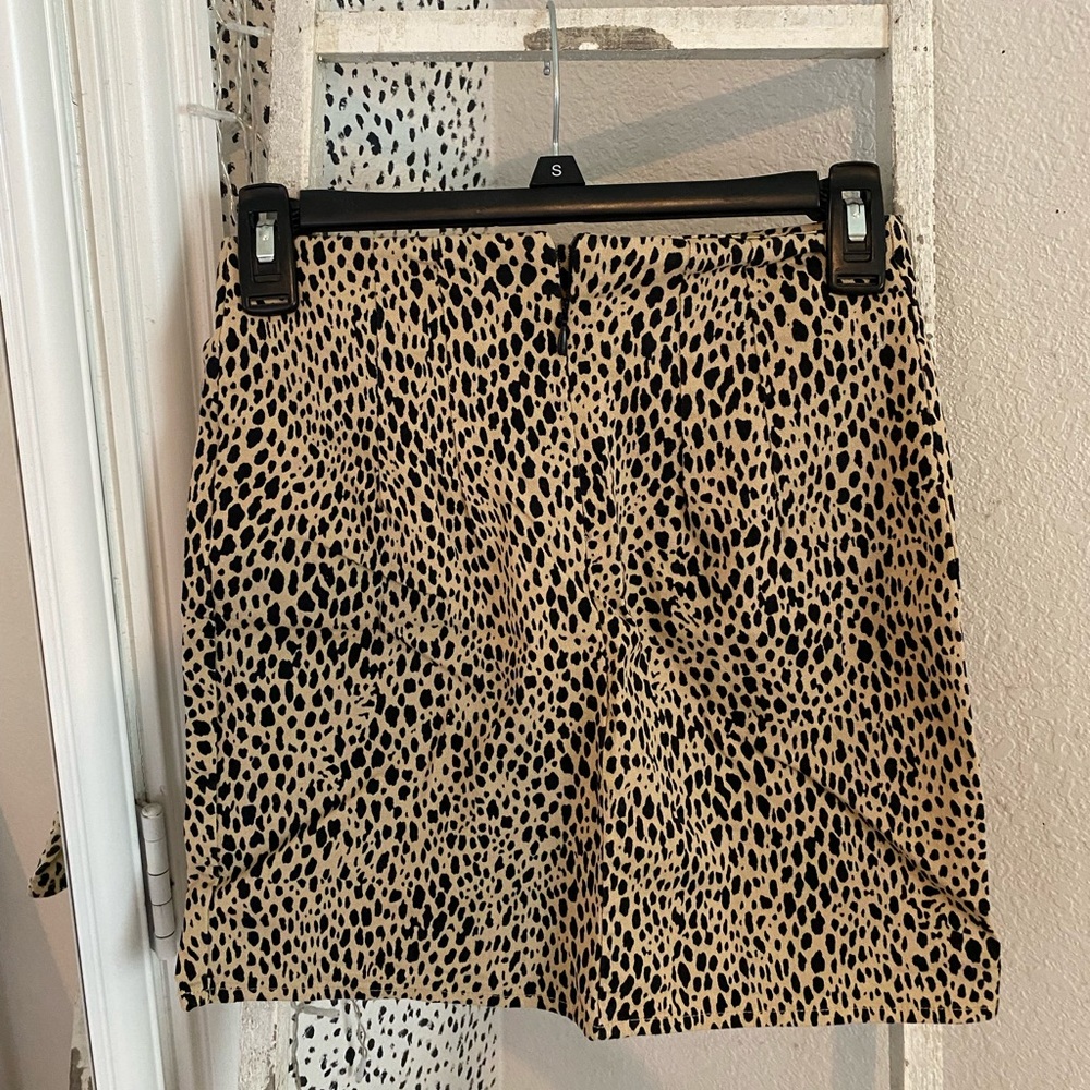 BRANDY MELVILLE Leopard Print Mini Skirt- FITS SIZE SMALL
